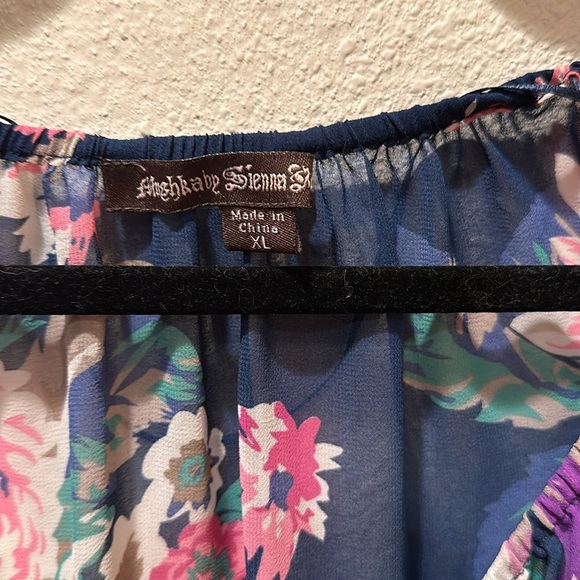 Flowy floral top - Picture 2 of 3